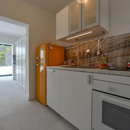 Lazaneo Seafront Apartments, Hvar Apartment *