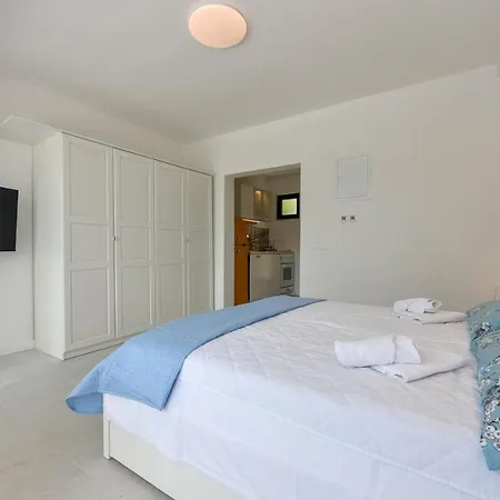 Lazaneo Seafront Apartments, Hvar 젤사